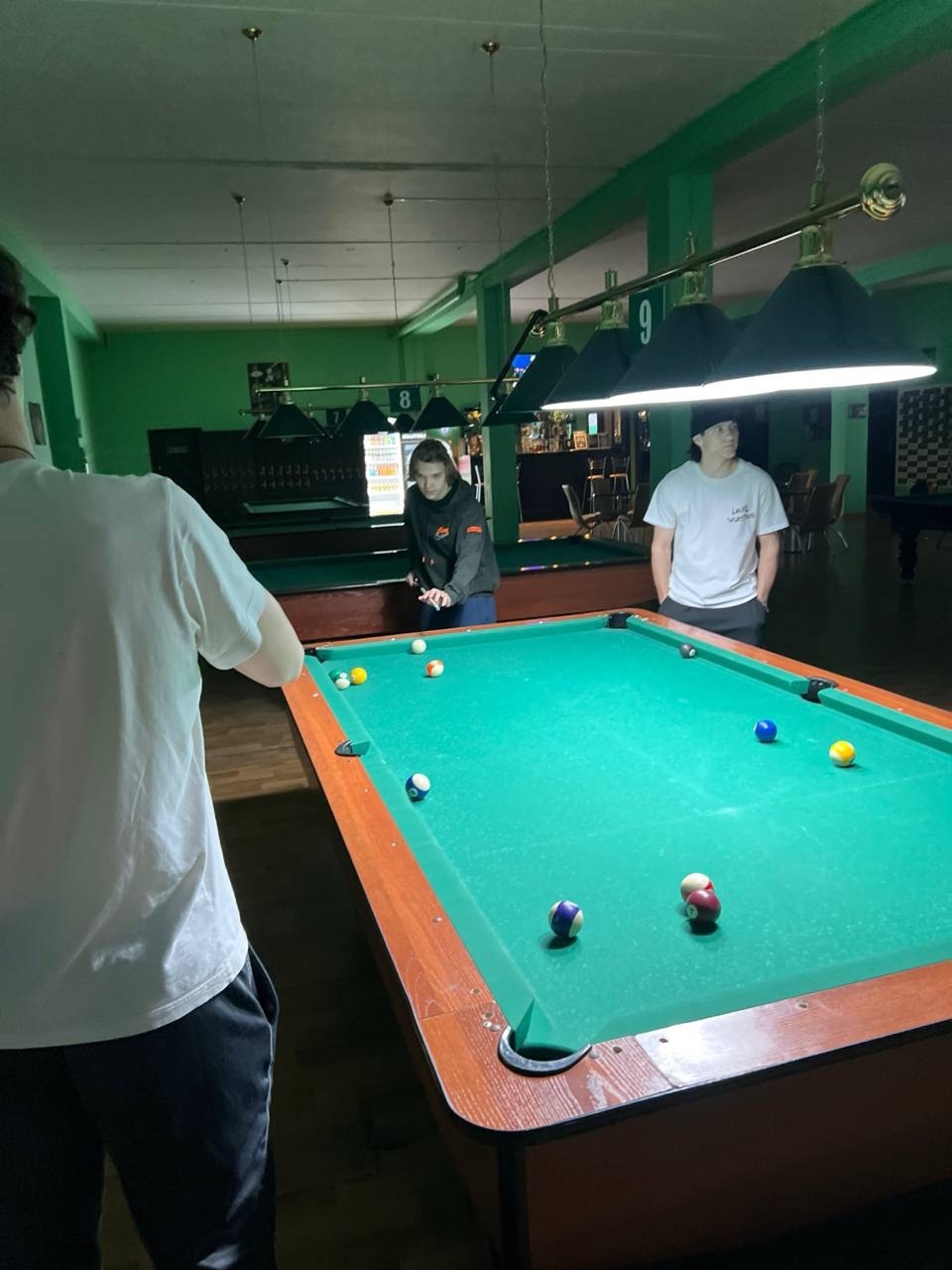🏒 После вечерней тренировки — время для бильярда! 🎱